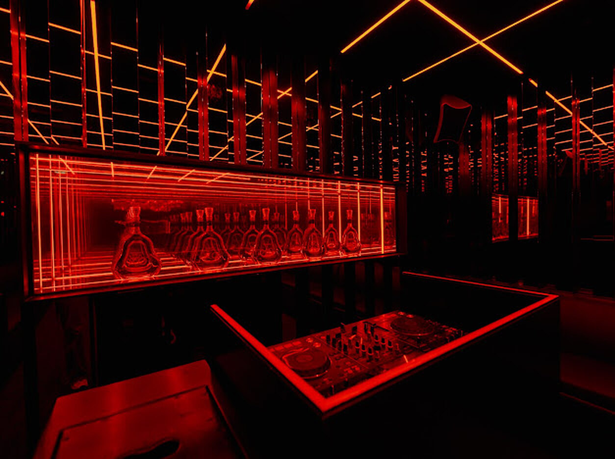 Le Cova Backdoor — ambiance feutrée du salon caché