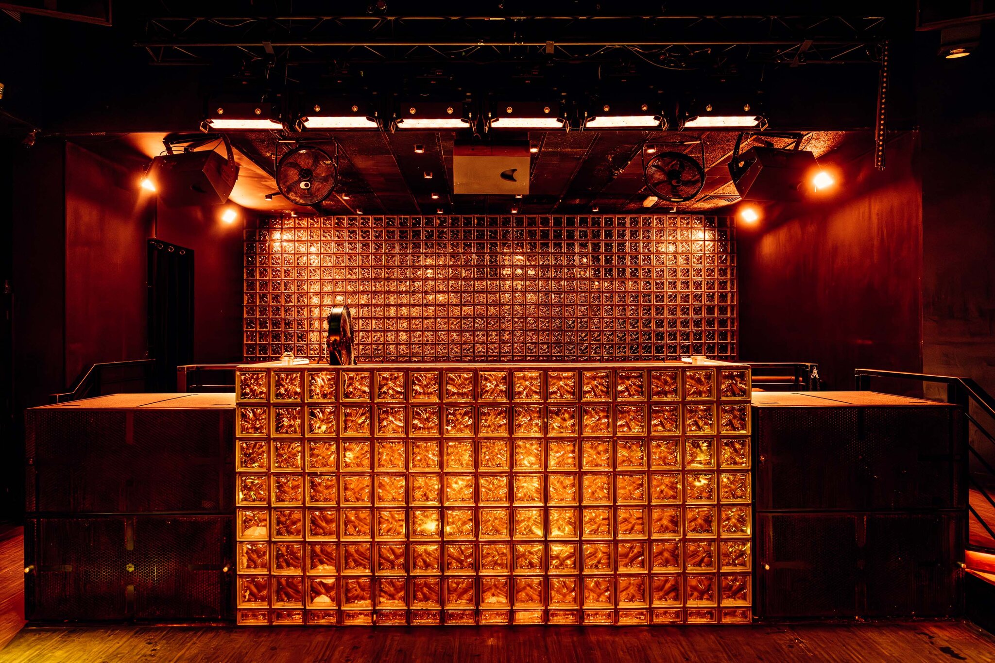Le Gate Club — vue d'ensemble de la grande salle