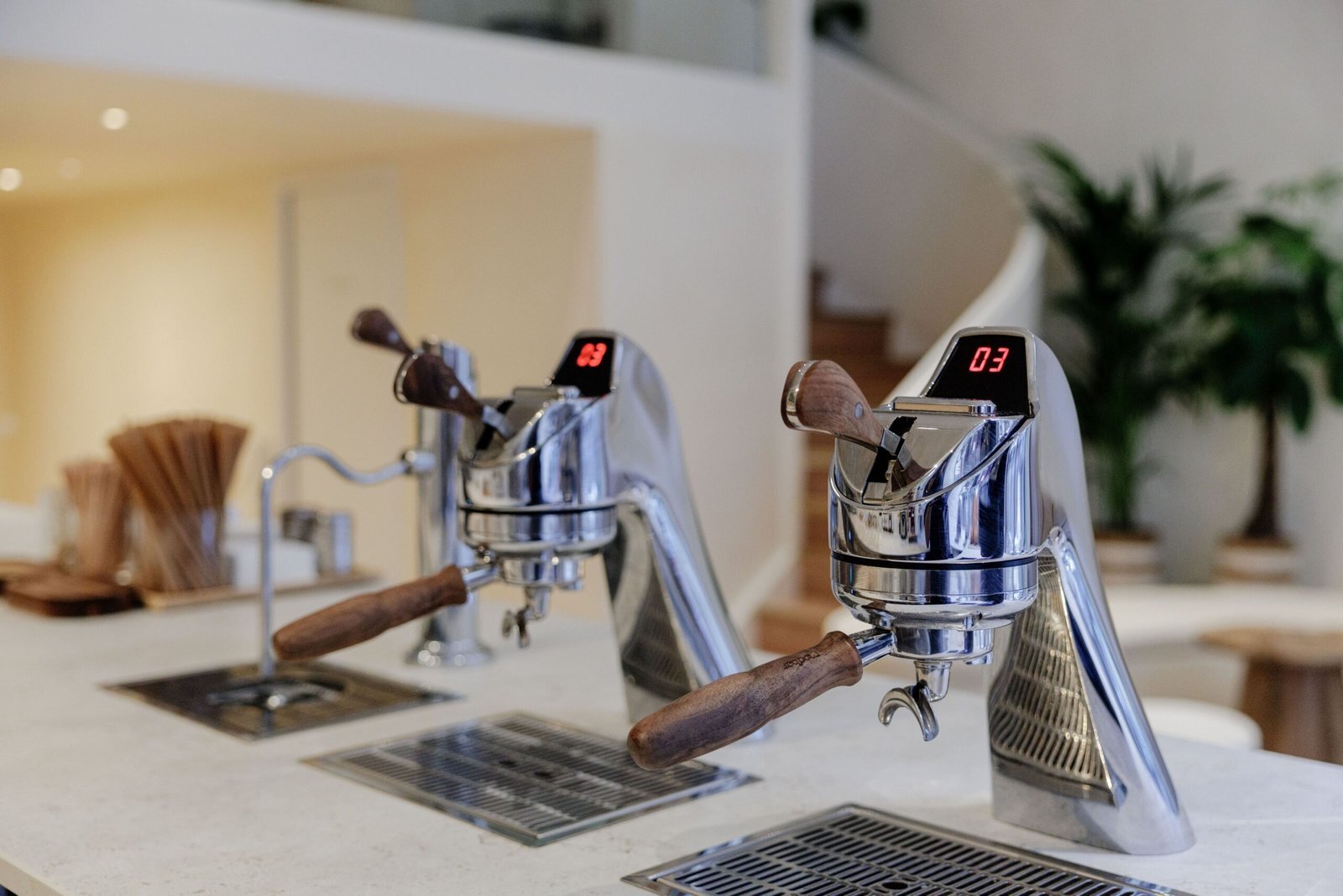 Show You Paris — la machine à café du comptoir
