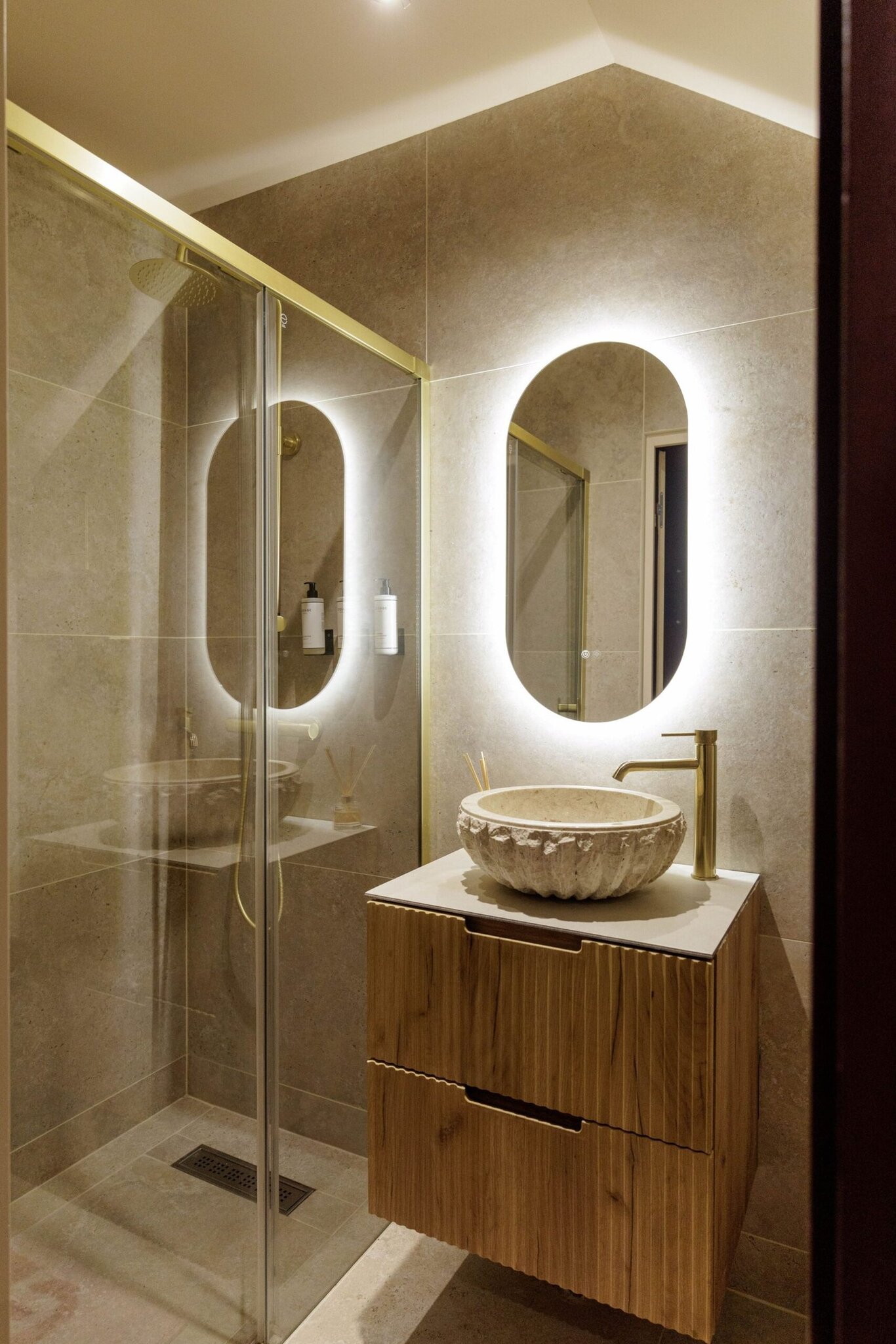 Show You Paris — vestiaires et douches du studio