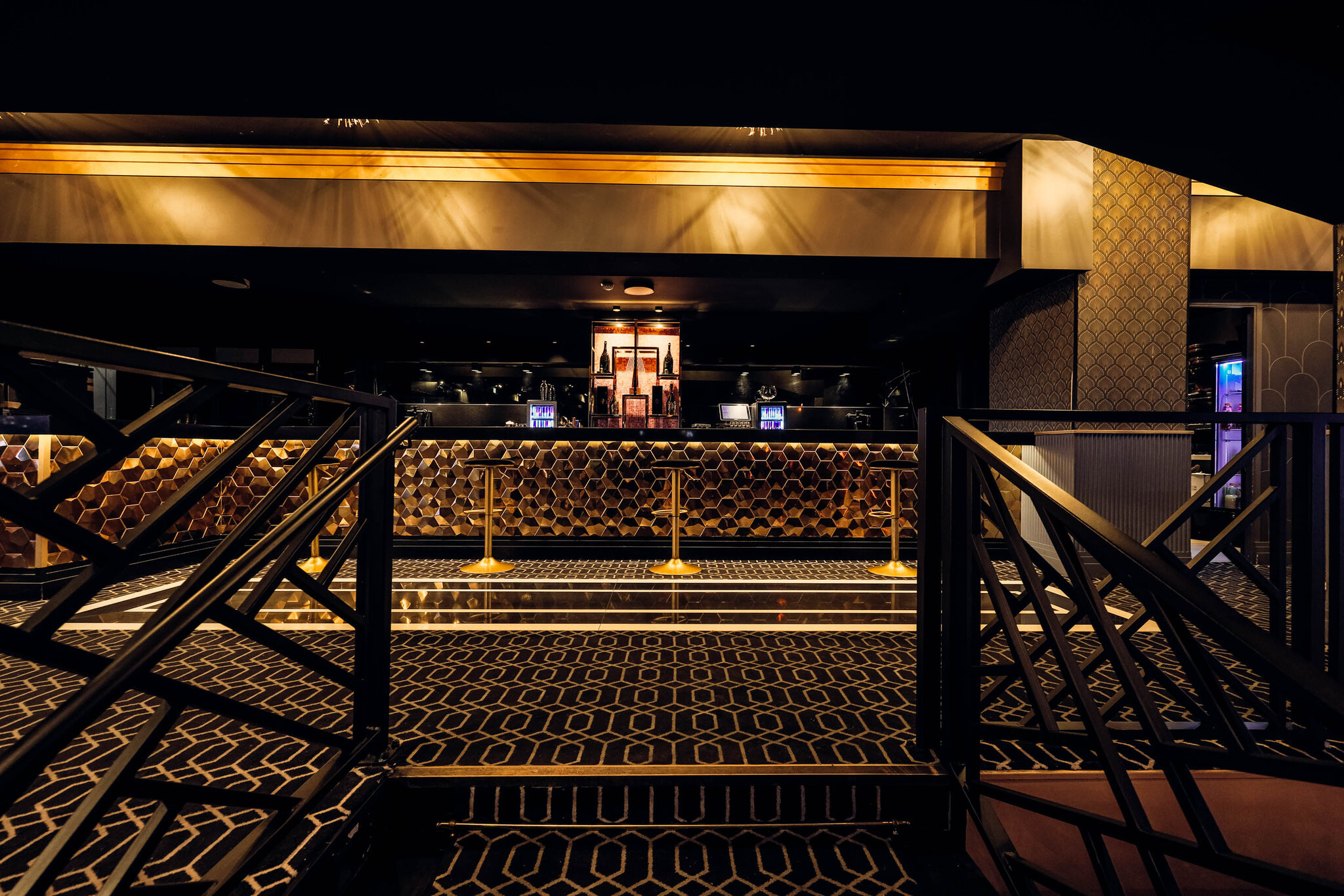 Le Pavillon Tilsitt — garde-corps graphiques